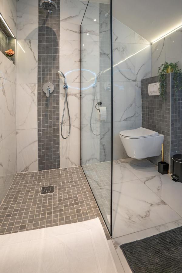 Deluxe Apartments Franjkovic Selište Drežničko Kültér fotó